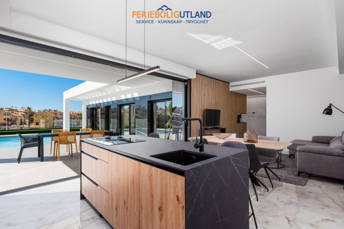 Image No.10-4 Bed Villa for sale