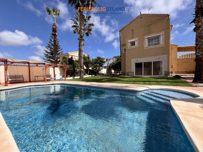 Image No.1-Villa de 5 chambres à vendre à La Zenia