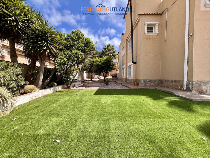 Image No.3-Villa de 5 chambres à vendre à La Zenia