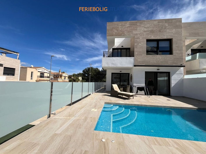 Image No.1-3 Bed Villa for sale
