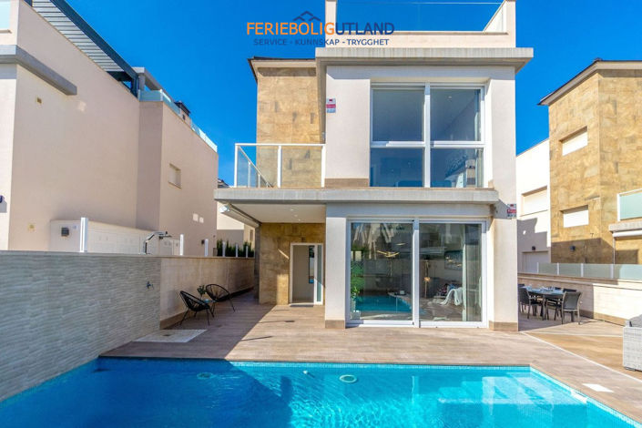 Image No.1-4 Bed Villa for sale