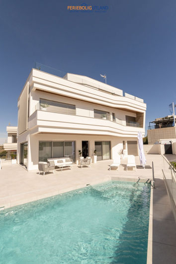 Image No.1-4 Bed Villa for sale