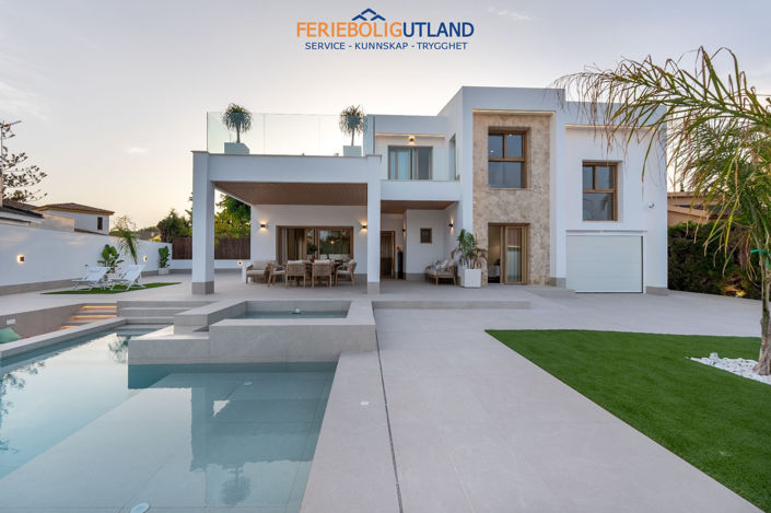 Image No.1-4 Bed Villa for sale