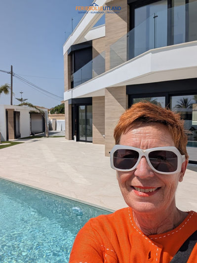 Image No.2-Villa de 4 chambres à vendre à Torrevieja