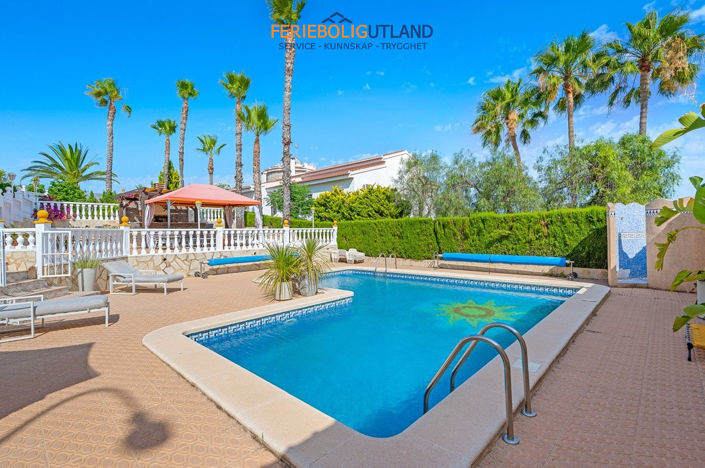 Image No.2-Villa de 5 chambres à vendre à Ciudad Quesada