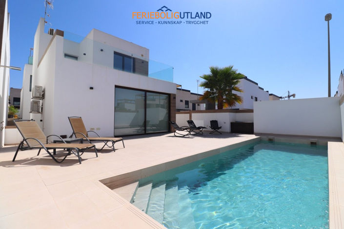Image No.1-3 Bed Villa for sale