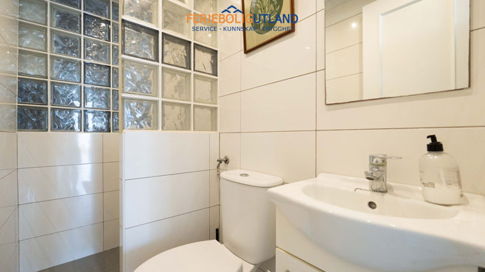 Image No.12-2 Bed Townhouse for sale