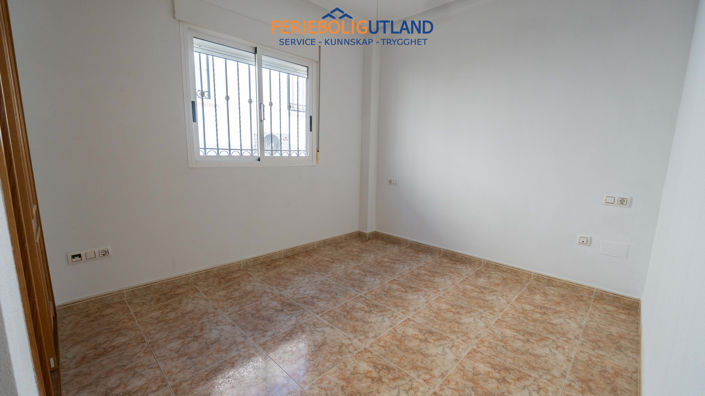 Image No.27-2 Bed Townhouse for sale