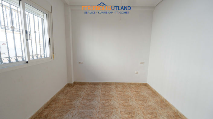 Image No.29-2 Bed Townhouse for sale