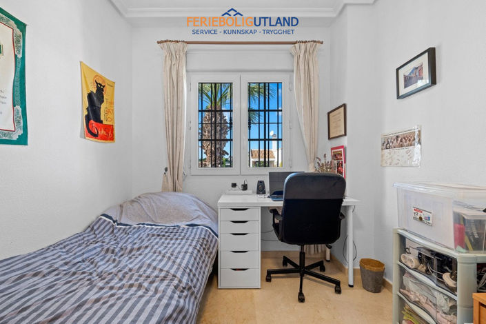 Image No.19-3 Bed Townhouse for sale