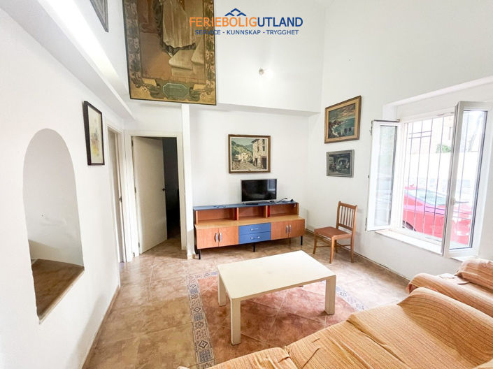 Image No.1-3 Bed House for sale