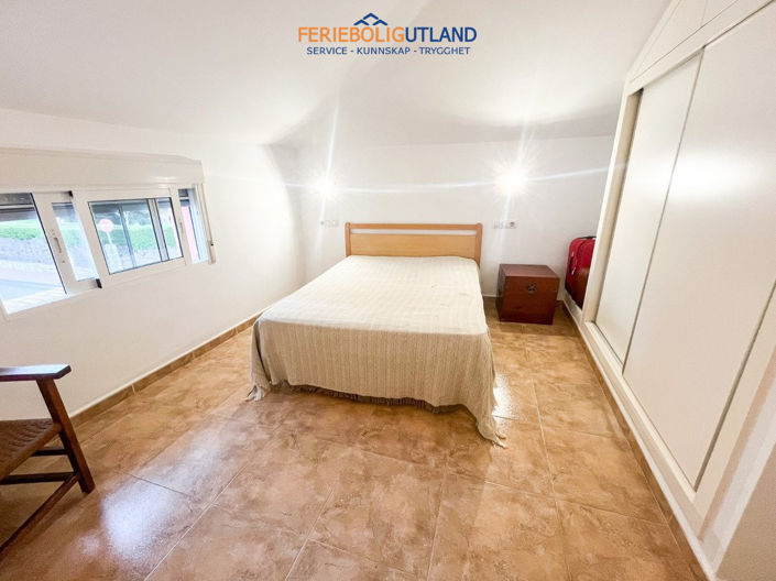 Image No.17-3 Bed House for sale