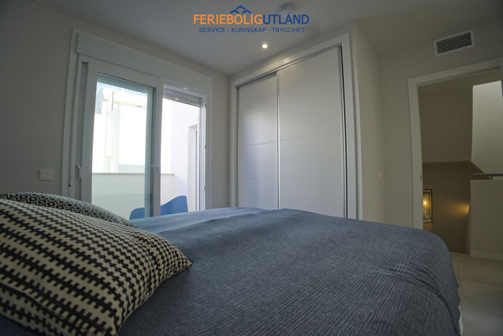 Image No.24-4 Bed Townhouse for sale