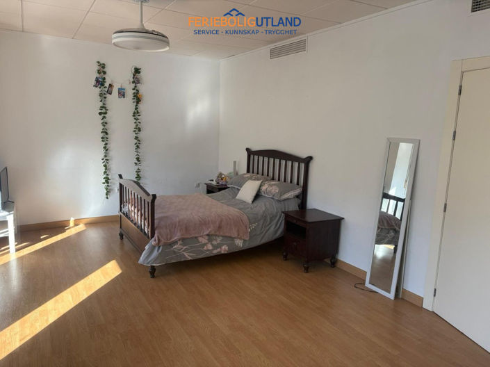 Image No.10-5 Bed Townhouse for sale