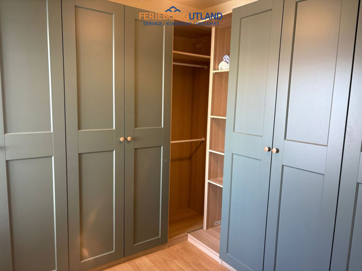 Image No.16-5 Bed Townhouse for sale