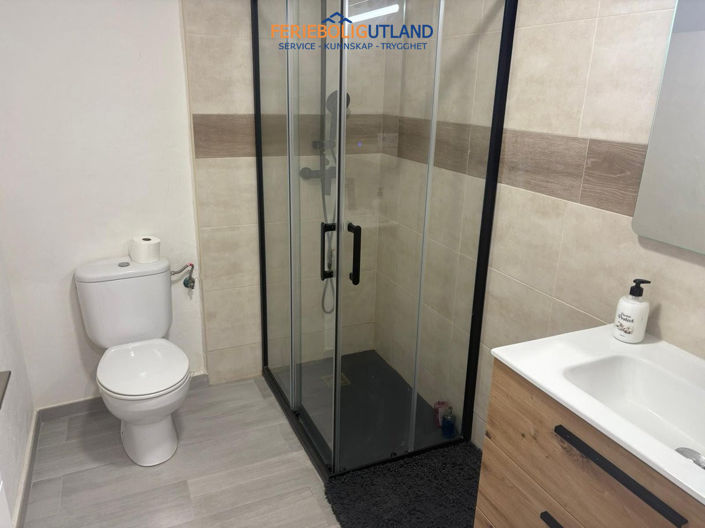 Image No.17-5 Bed Townhouse for sale