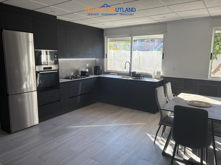 Image No.8-5 Bed Townhouse for sale