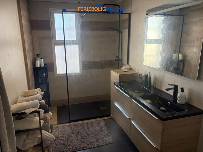 Image No.9-5 Bed Townhouse for sale