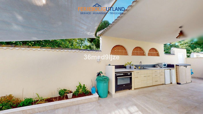 Image No.2-5 Bed Villa for sale