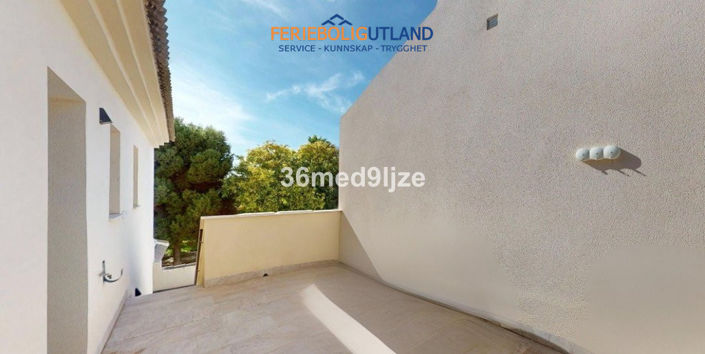 Image No.8-5 Bed Villa for sale