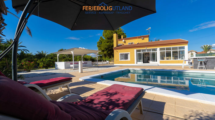 Image No.1-4 Bed Villa for sale