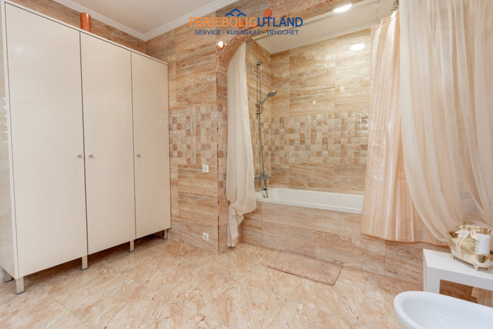 Image No.17-7 Bed Villa for sale