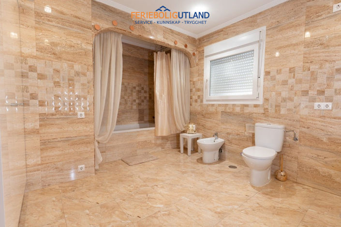 Image No.18-7 Bed Villa for sale