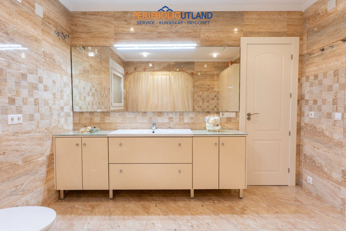 Image No.19-7 Bed Villa for sale