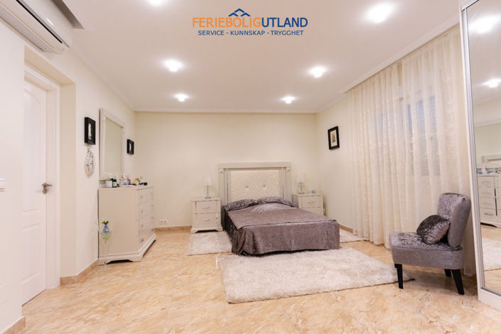 Image No.20-7 Bed Villa for sale