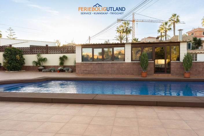 Image No.3-7 Bed Villa for sale