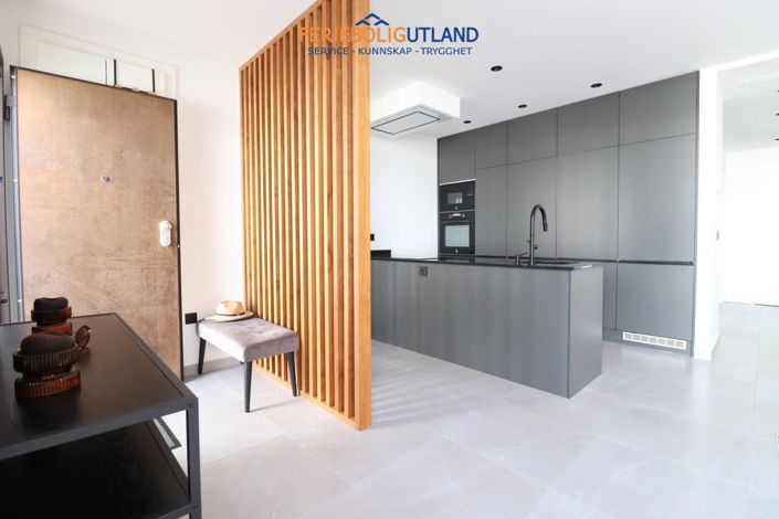 Image No.10-3 Bed Townhouse for sale