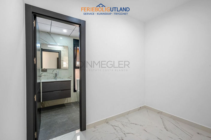 Image No.17-Villa de 4 chambres à vendre à Cabo Roig