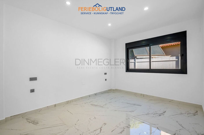 Image No.18-Villa de 4 chambres à vendre à Cabo Roig