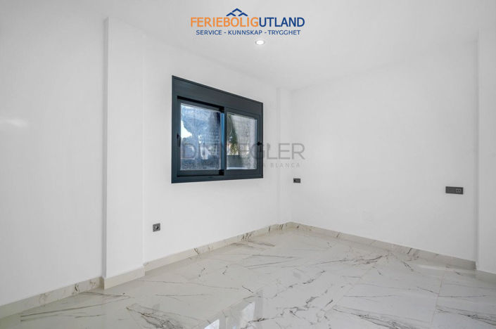 Image No.22-Villa de 4 chambres à vendre à Cabo Roig