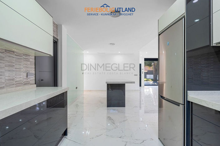 Image No.26-Villa de 4 chambres à vendre à Cabo Roig