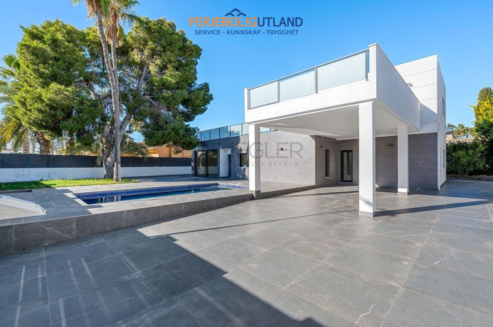 Image No.30-Villa de 4 chambres à vendre à Cabo Roig