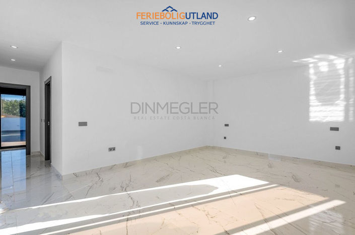 Image No.8-Villa de 4 chambres à vendre à Cabo Roig