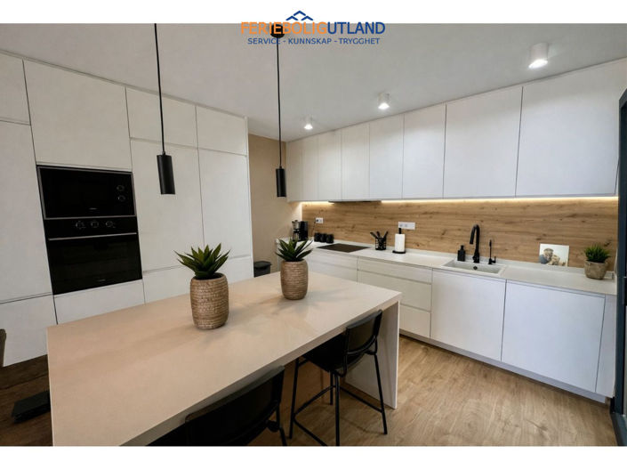 Image No.12-3 Bed Townhouse for sale