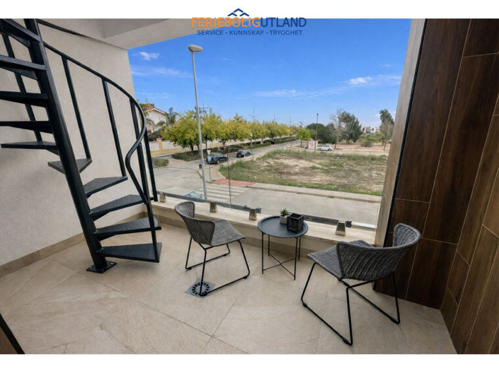 Image No.26-3 Bed Townhouse for sale