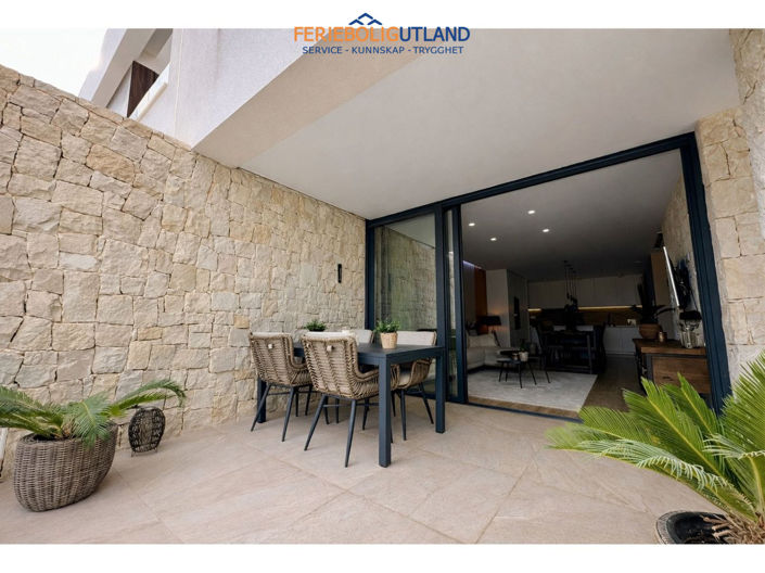 Image No.6-3 Bed Townhouse for sale