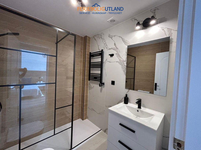 Image No.18-3 Bed Townhouse for sale