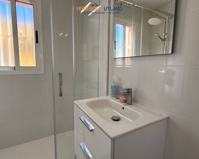 Image No.15-2 Bed Townhouse for sale