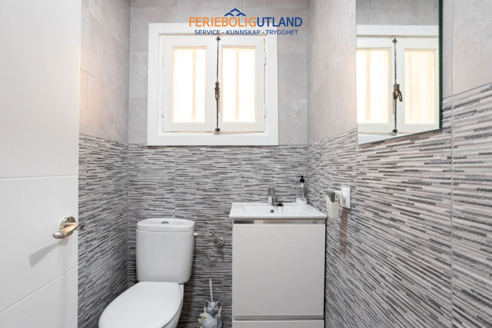 Image No.13-2 Bed Townhouse for sale