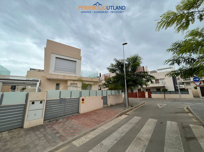 Image No.3-3 Bed Villa for sale