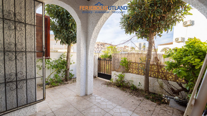 Image No.25-2 Bed Townhouse for sale