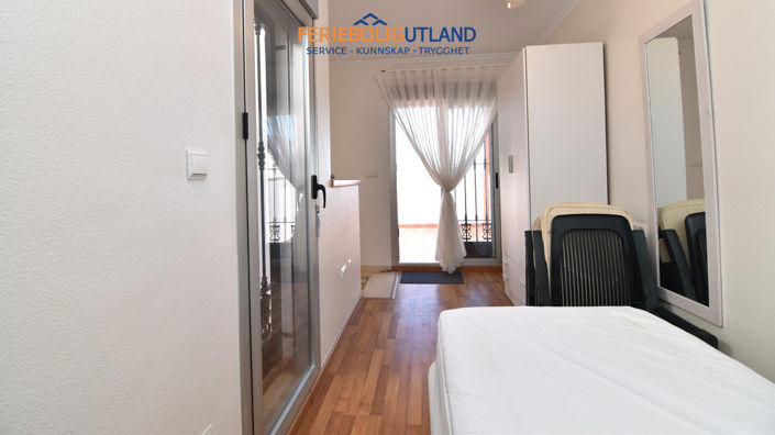 Image No.13-3 Bed Townhouse for sale