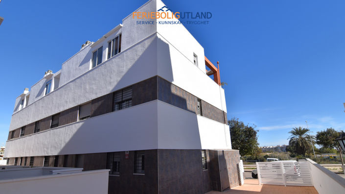 Image No.20-3 Bed Townhouse for sale