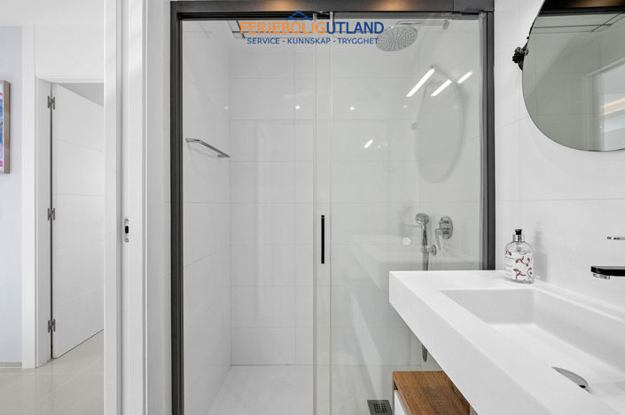 Image No.14-3 Bed Townhouse for sale