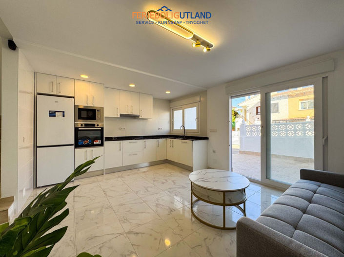 Image No.19-3 Bed Townhouse for sale