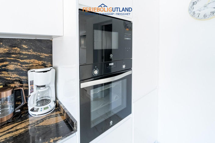 Image No.13-4 Bed Townhouse for sale